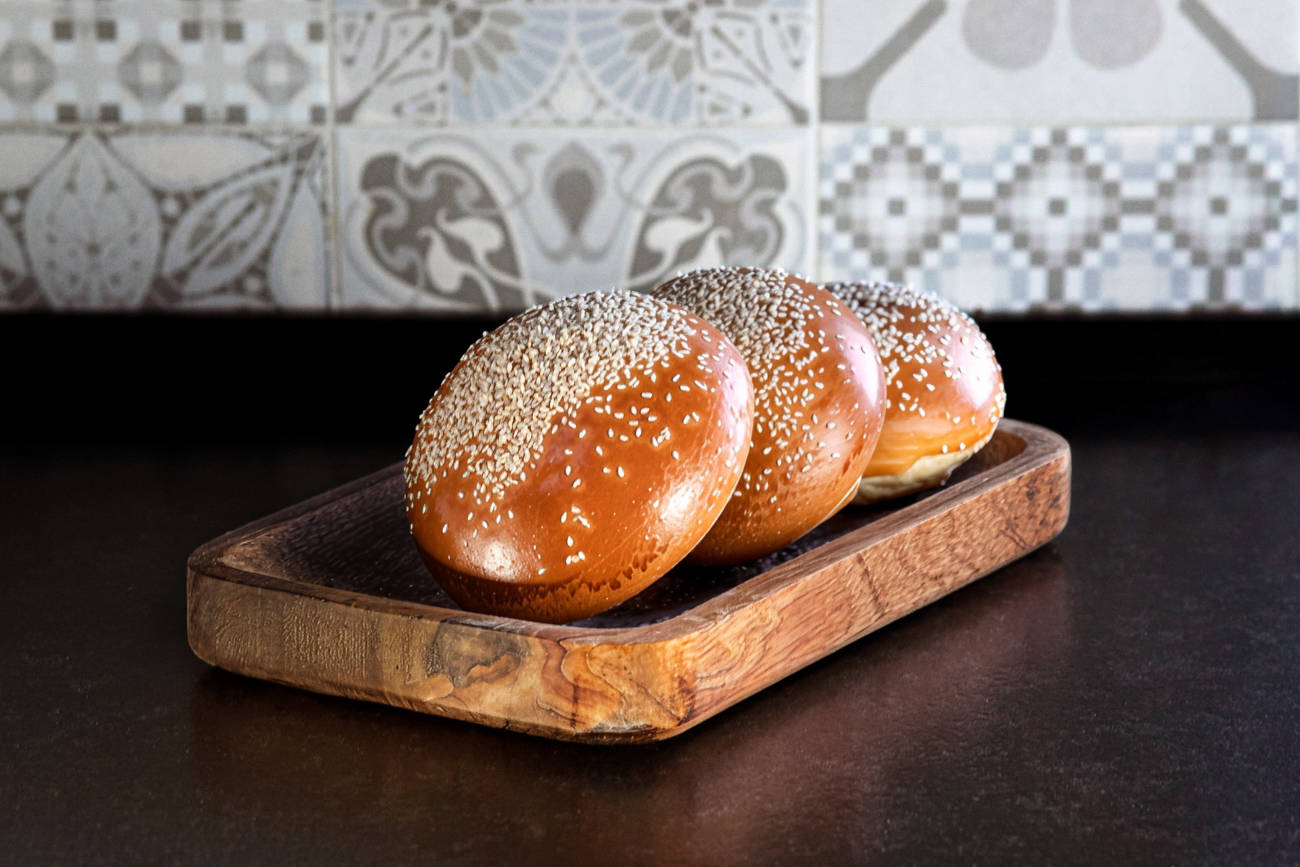 Burger pszenny z sezamem 100 g