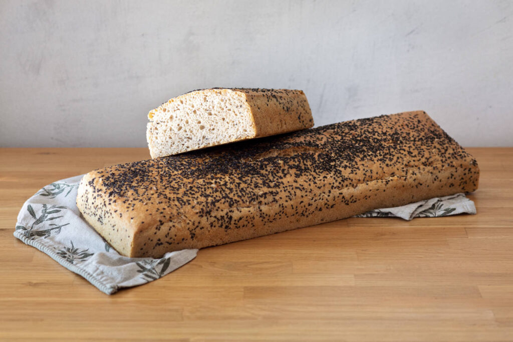 Chleb orkiszowy z czarnuszką – prostokątny